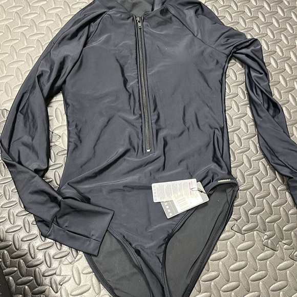 NWT - RELLECIGA Women's One Piece Swimsuits Long Sleeve Rash Guard UV Protection - Picture 6 of 7